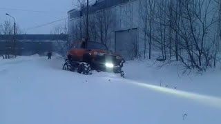 Вездеход Трактозавр. В снежной целине. Сугробы уничтожены!