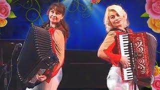 ? Две девчонки, в которых нельзя не влюбиться, играют страстное танго «Над заливом» Accordion songs