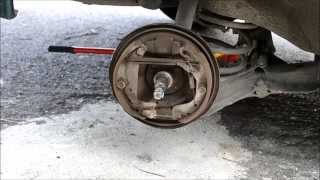 DIY (Hágalo usted mismo) Engrase de baleros, limpieza y regulación de frenos traseros Chevy Monza 98