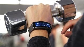 Samsung Gear Fit Review: Smartwatch Gets In Shape
