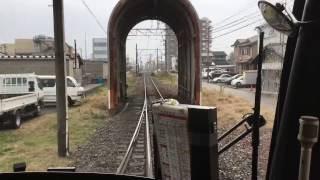 併用軌道から専用軌道になるクランク区間と複線から単線になる駅を通過するえちぜん鉄道ｋｉーｂｏの前面車窓