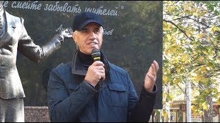 Анатолий Быков сказал речь в Центральном парке